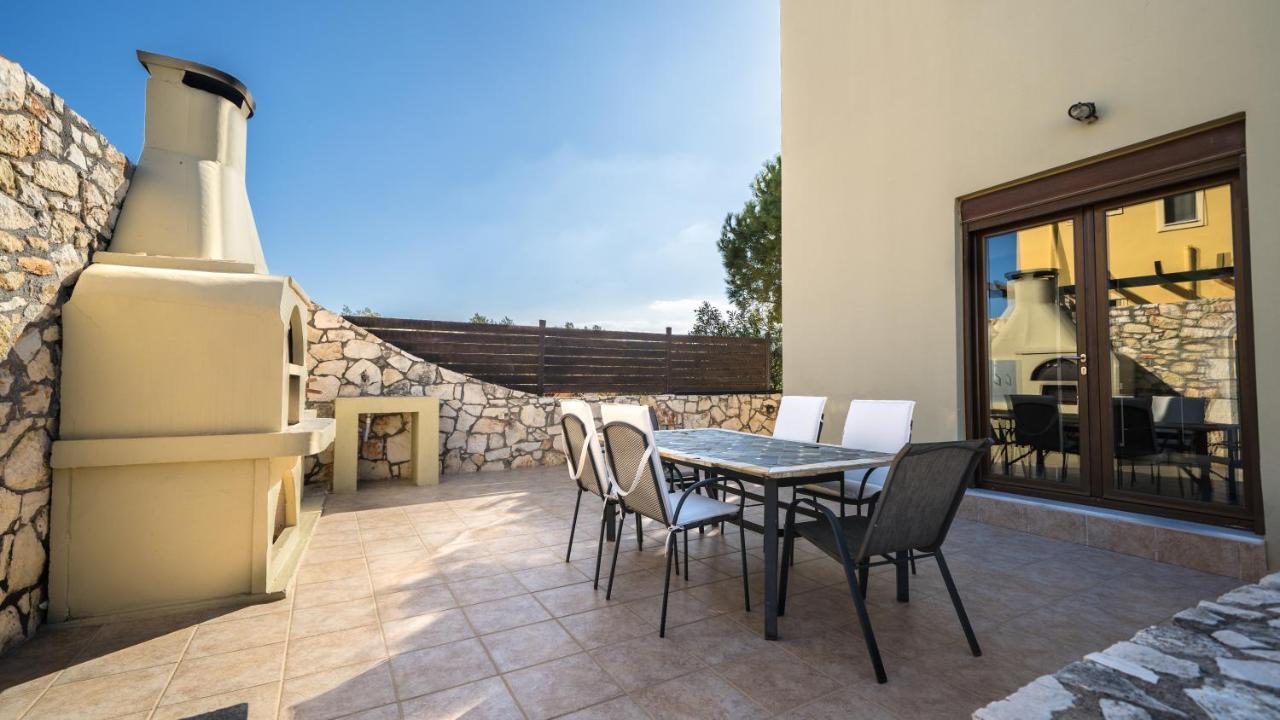 מגאלה קורפיה Villa Majestic Crete Heated Pool And Sauna מראה חיצוני תמונה